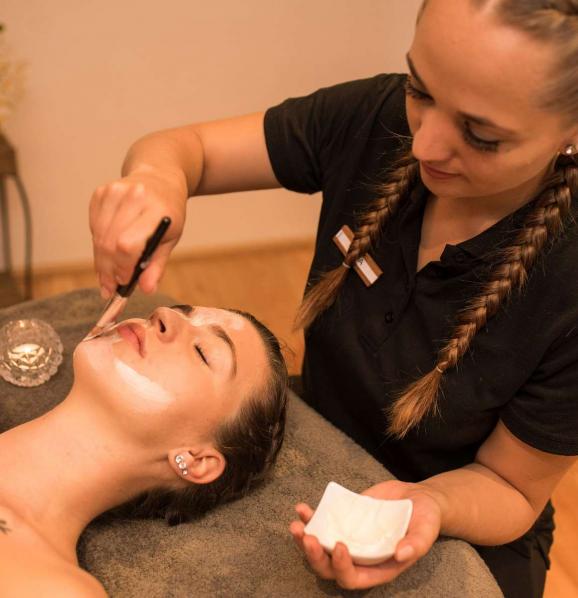 facial treatments Wellness & Spa Hotel Alpenland ***S