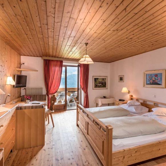 Naturzimmer mit Südbalkon