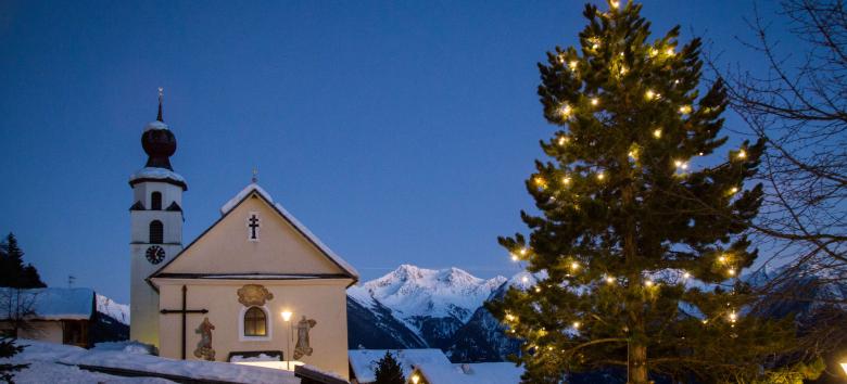 Spirito natalizio a Stuls - vicino a Merano - Alto Adige Spirito natalizio a Stuls - vicino a Merano - Alto Adige